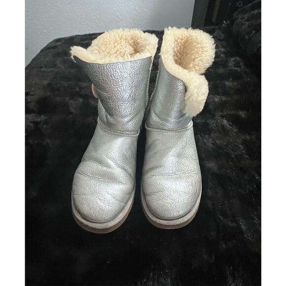 Silver Bailey Button Ugg Boots shiny metallic silver 9 - Picture 1 of 4